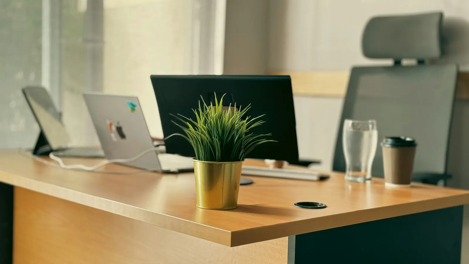 Director Table design 4