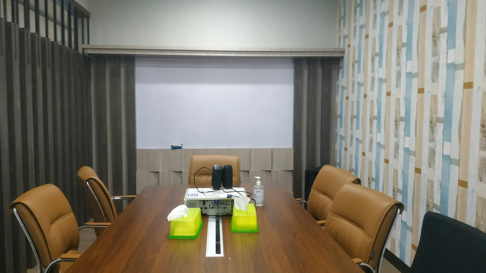 Director Table design 6